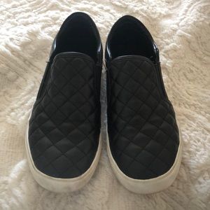 ❤️Steve Madden Slips Ons❤️